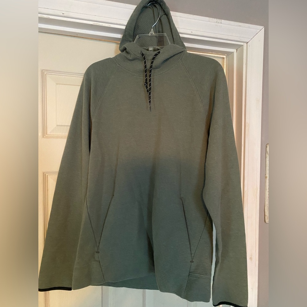 Men’s Old Navy L dynamic fleece hoodie